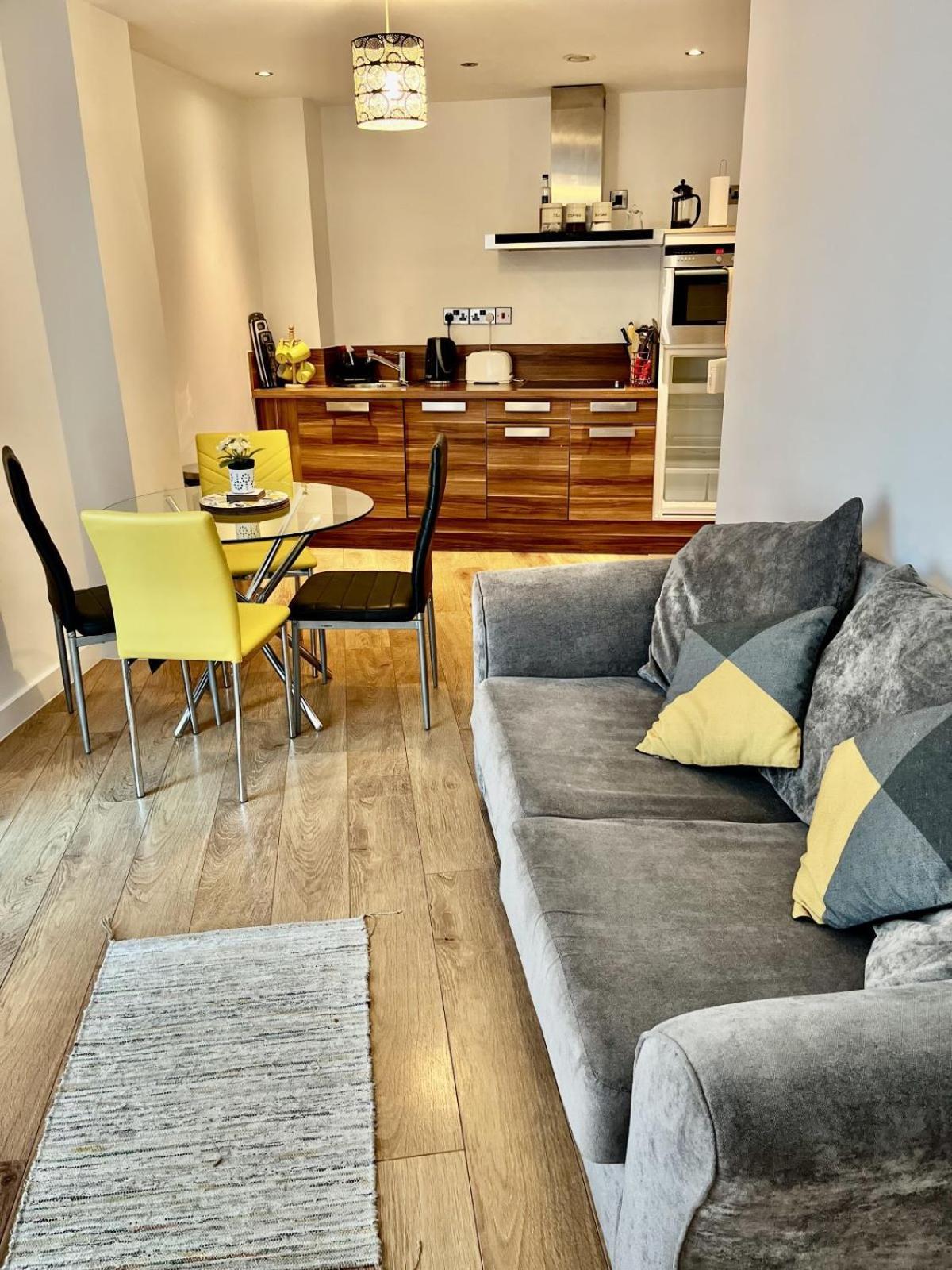 Comfortable Modern 1 Bedroom In -convenient For Up To 3